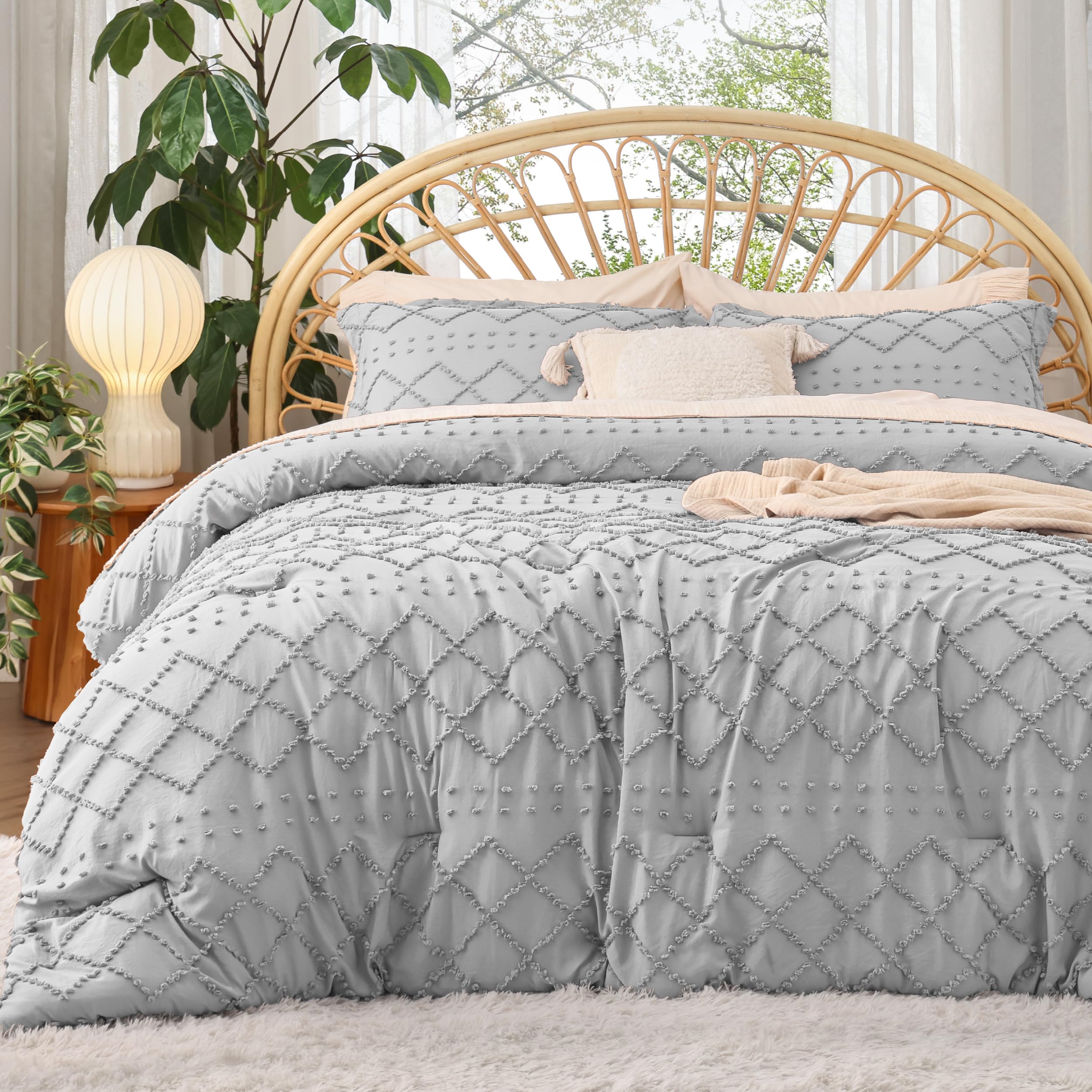 Bedsure Queen Comforter Set - White Comforter, Boho Tufted Shabby Chic Bedding Comforter Set, 3 Pieces Vintage Farmhouse Bed Set for All Seasons, Fluffy Soft Bedding Set with 2 Pillow Shams
